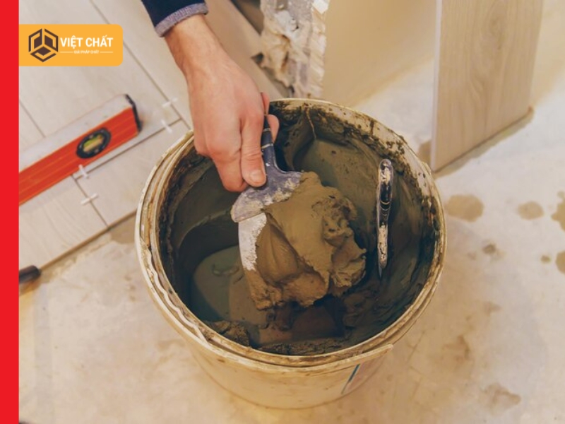 Tại sao cần pha keo dán gạch đúng chuẩn?