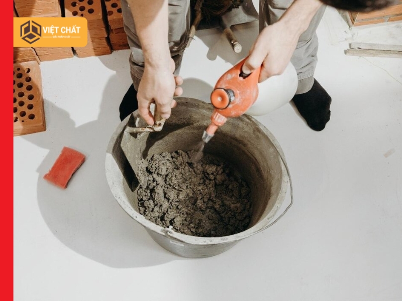 Lý do tại sao không nên trộn xi măng với keo dán gạch?