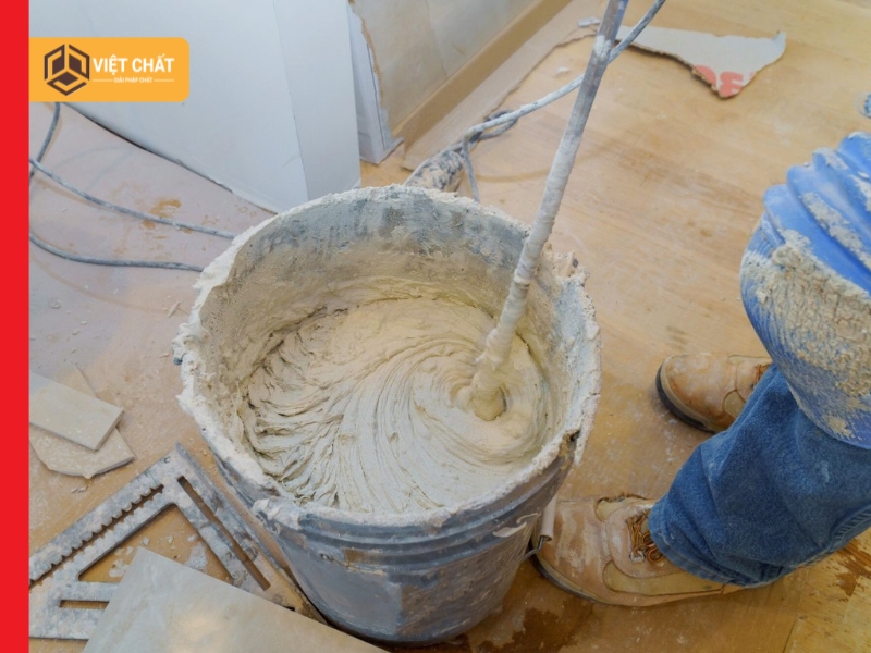 Có nên pha phụ gia keo dán gạch với keo dán gạch không? Câu trả lời của Kho Việt Chất là không