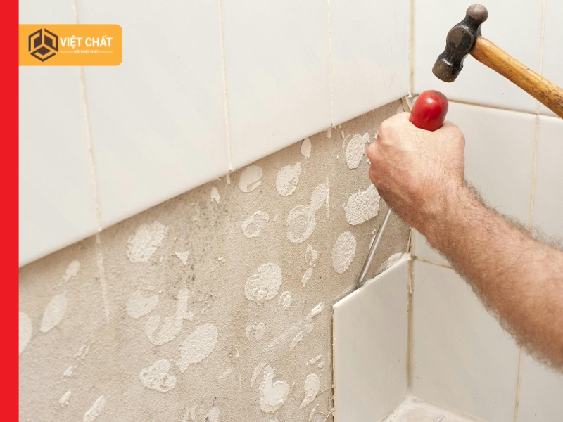 Xử lý bề mặt gạch ốp tường bị bong tróc