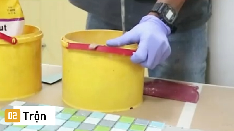 Hướng dẫn thi công keo chít mạch SikaCeram 608 Tile Grout: Bước 2: Trộn đều hỗn hợp